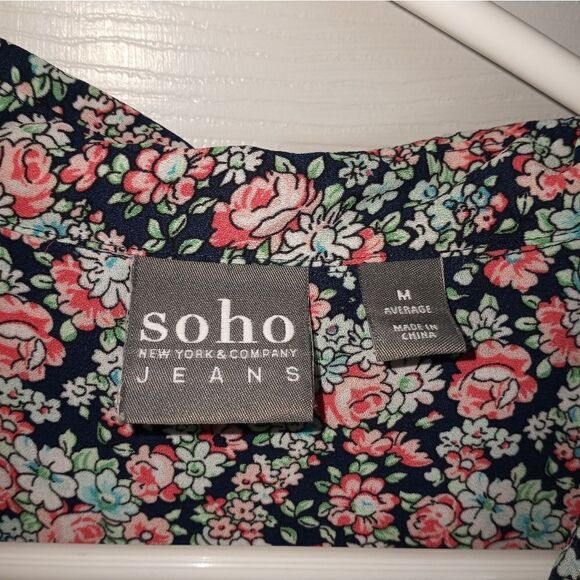 New York & Company M Mlticlrd Buttonup LslvsPockets Floral V-Neck Women's Shirt. - Picture 2 of 9